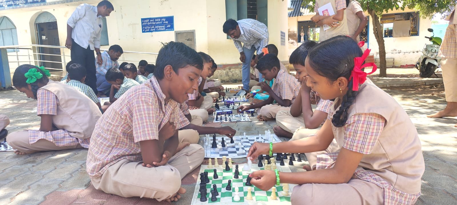 சேம்பார் நடுநிலைப் பள்ளியில் செஸ் போட்டி