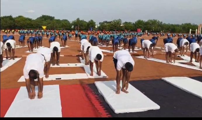 இலுப்பக்குடியில் யோகா வடிவில் மிரள வைத்த ITBP வீரர்கள்