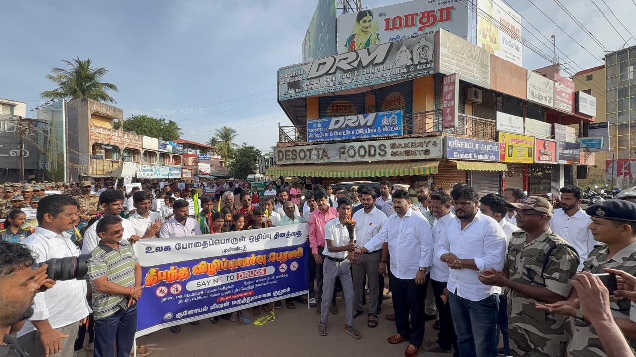 காரைக்குடியில் தீப்பந்த விழிப்புணர்வு பேரணியை துவக்கி வைத்த அமைச்சர் டாக்டர் டி.கே பிரபு