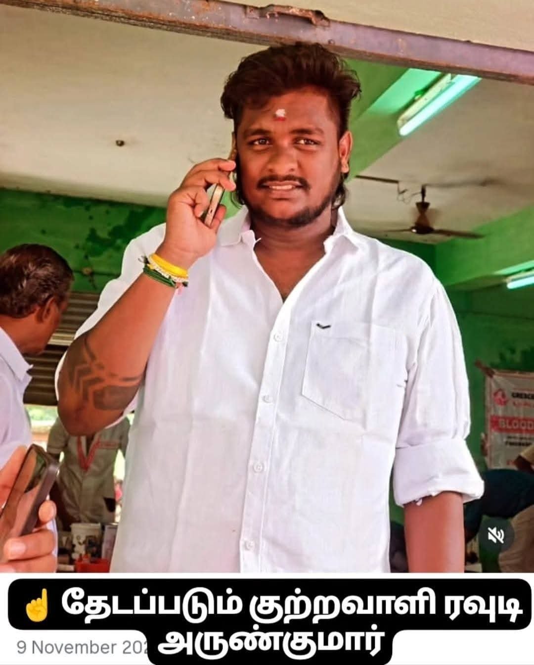 கோவில் கும்பாபிஷேக விழாவில் அரிவாள் வெட்டு: 5 பேர் காயம்    குற்றவாளியை கைது செய்யக் கோரி காவல் நிலைய முற்றுகை