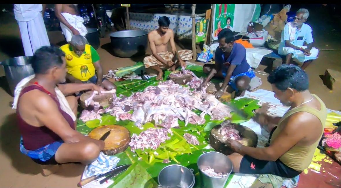 நள்ளிரவில் கிடாக் கறி விருந்து ... அரிவாள் மீது சாமியாடிகள் அருள்வாக்கு