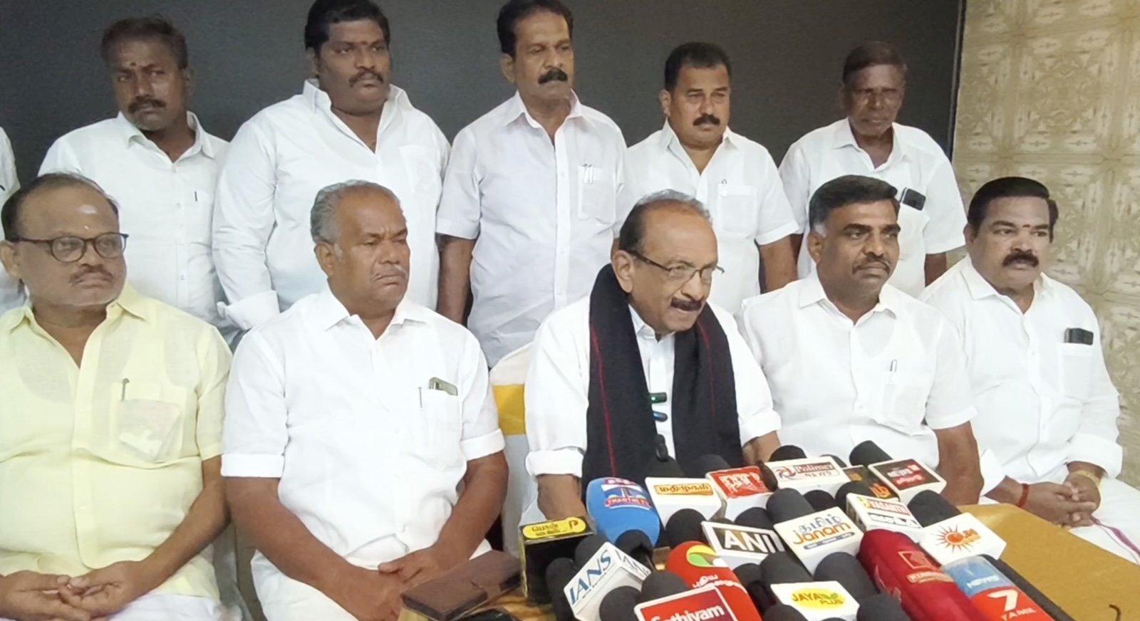 தேர்தல் காலத்தில் நாங்கள் நடத்தப்பட்ட விதத்தில் மனம் உடைந்து போய் தான் திமுக கூட்டணியில் இருந்து விலகினோம்    காரைக்குடியில் வைகோ பேட்டி.