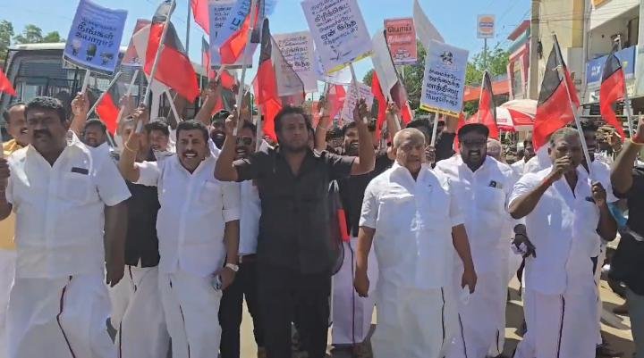 சிவகங்கையில் அனுமதியின்றி நடைபெற்ற ஆர்ப்பாட்டத்தில் கலந்து கொண்ட திமுகவினர் கைது