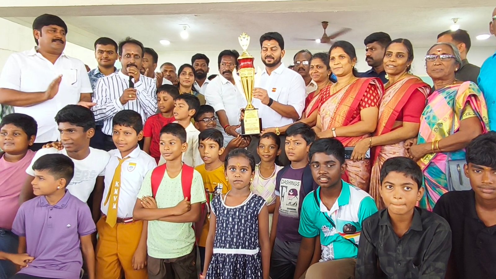 காரைக்குடியில் மாவட்ட அளவிலான சதுரங்க போட்டியை துவக்கி வைத்த கனிமவளத்துறை அமைச்சர் டாக்டர் டி.கே பிரபு