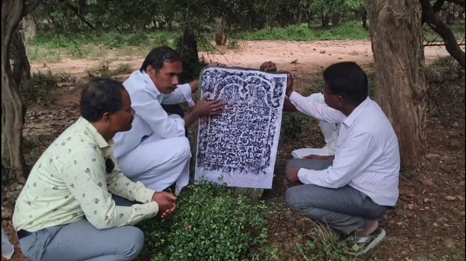 ஏரியூரில் 700 ஆண்டுகள் பழமையான கல்வெட்டு கண்டுபிடிப்பு