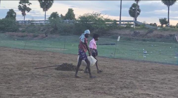 மாட்டுச் சாணம் விற்று வாழ்வாதாரம்; கேரளா வரை செல்லும் சிவகங்கை கீதாரிகளின் உழைப்பு!"