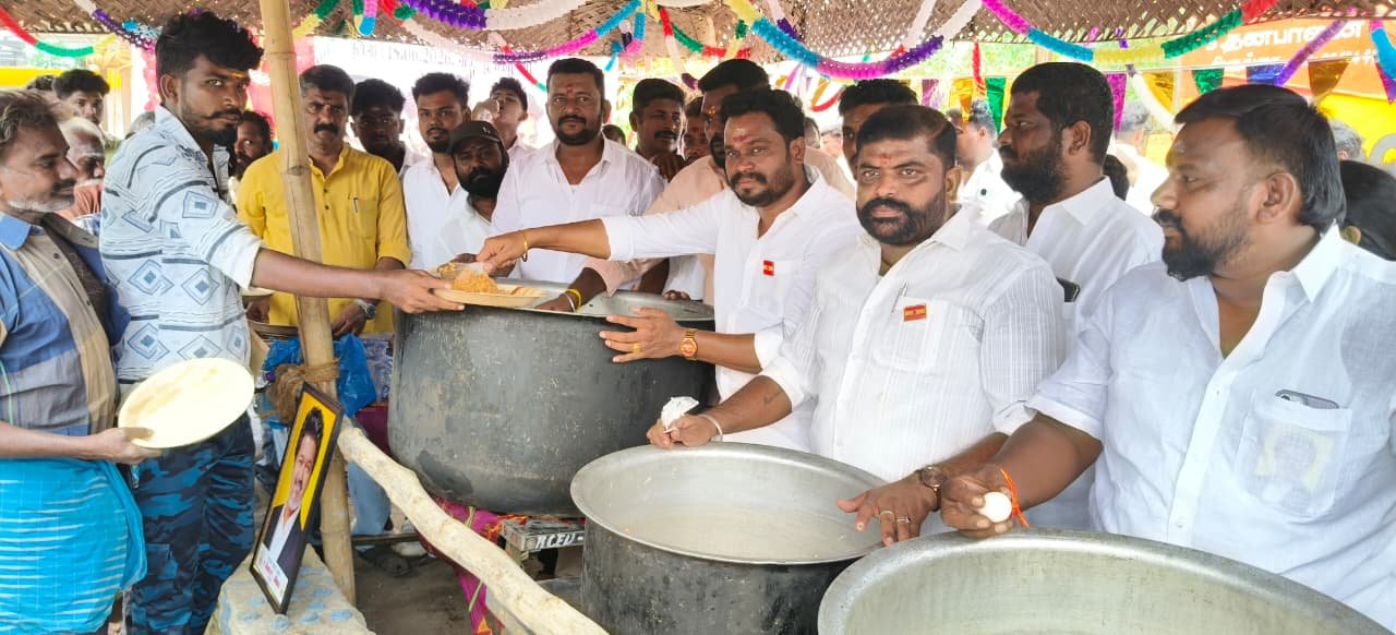 சிவகங்கையில் முதல்வர் ஜோசப் விஜயின் பிறந்தநாளை முன்னிட்டு    சிறப்பு பூஜை,  அன்னதானம்