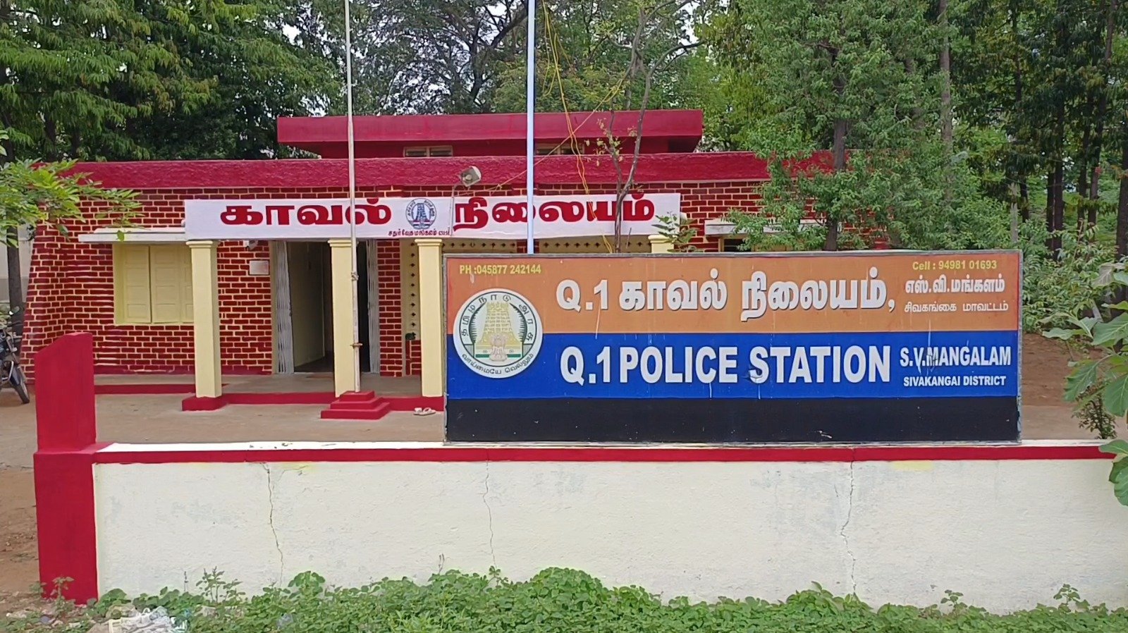 பூட்டியிருந்த வீட்டில் 60 கிராம் தங்கம், வெள்ளி கொலுசு,90 ஆயிரம் ரொக்கப் பணம் ஆகியவற்றை பட்டபகலில் கொள்ளையடித்து சென்ற இருவர் கைது