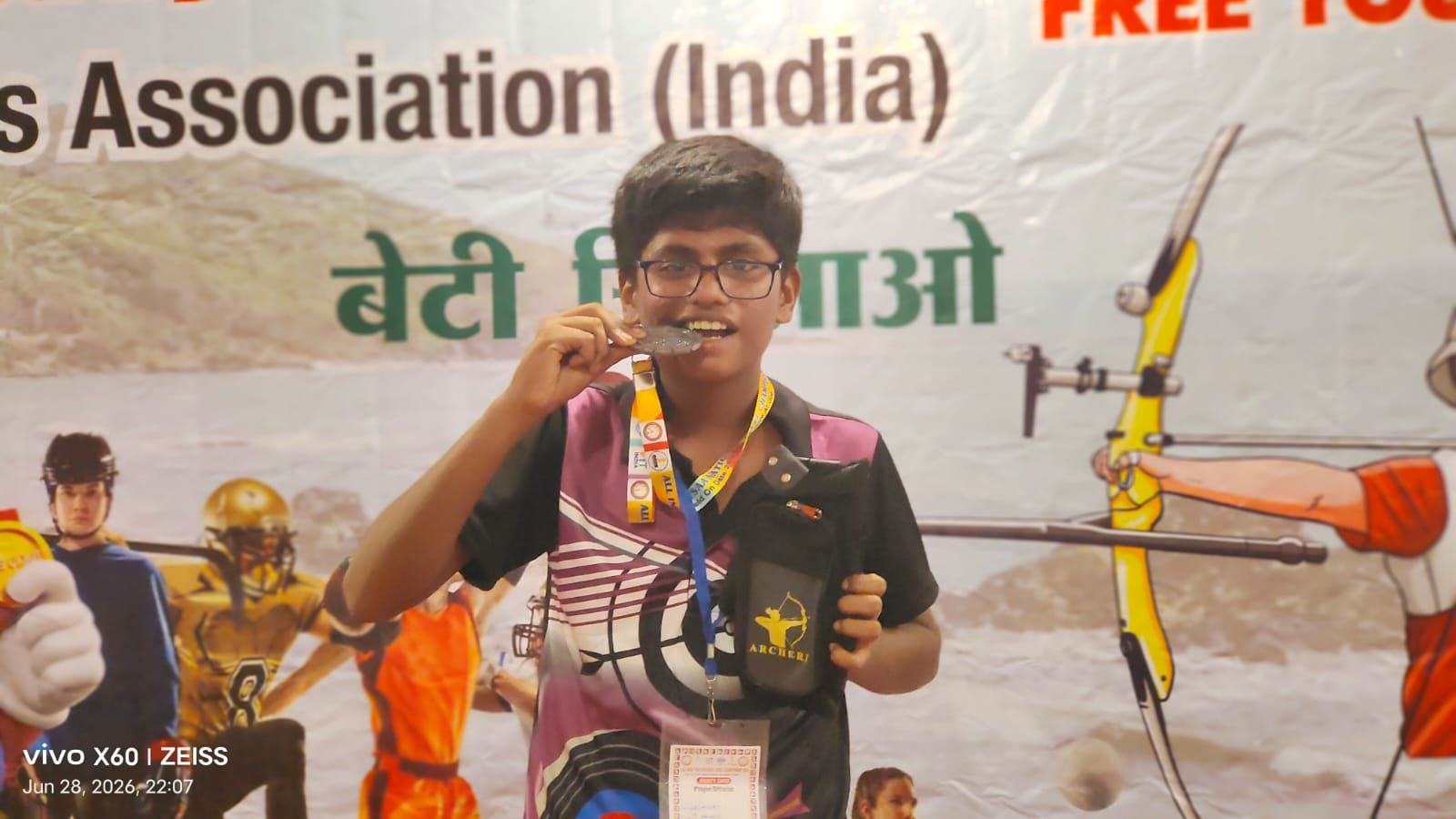 தேசிய வில்வித்தைப்  போட்டியில் பதக்கங்களை வென்ற சிவகங்கை மவுண்ட் லிட்ரா  ஜீ பள்ளி மாணவர்கள்