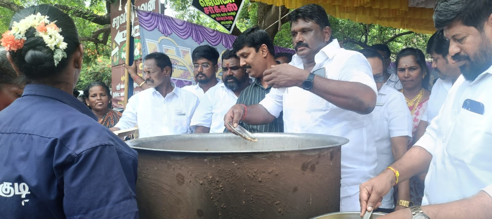 காரைக்குடியில் தமிழக முதல்வர் விஜயின் 52 ஆவது பிறந்தநாள் கொண்டாட்டம்