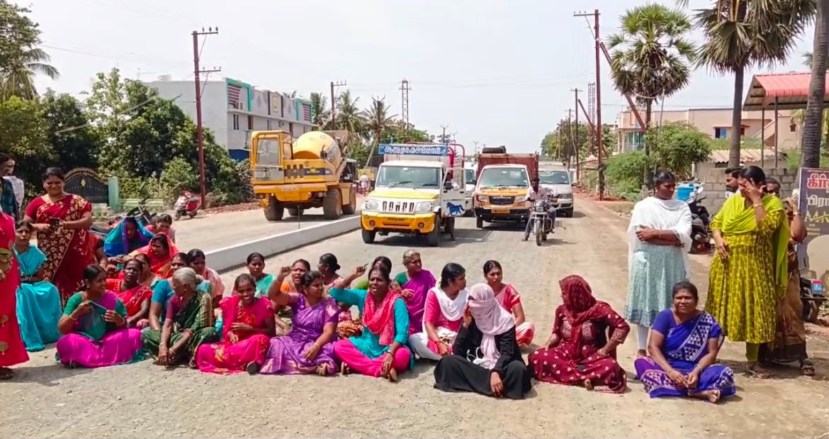 அடிப்படை வசதிகள் கேட்டு சாலை மறியல்: இளையான்குடி&ndash;சிவகங்கை நெடுஞ்சாலையில் போக்குவரத்து பாதிப்பு