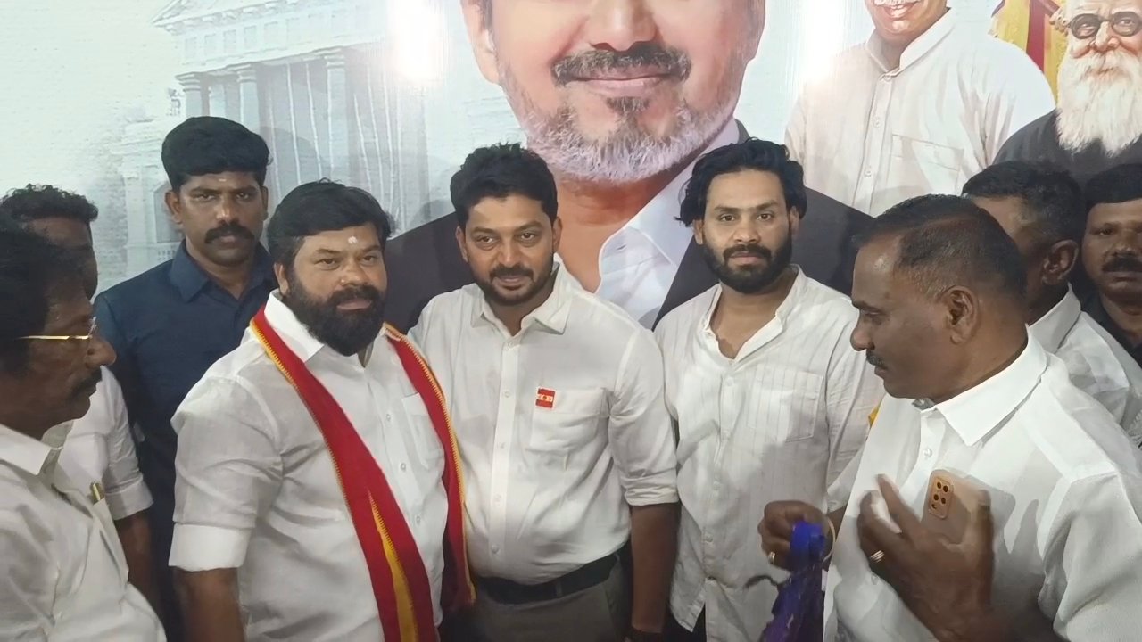 காரைக்குடியில் அமைச்சர் டி.கே பிரபு முன்னிலையில் இணைந்த ஓபிஎஸ் அணியினர்