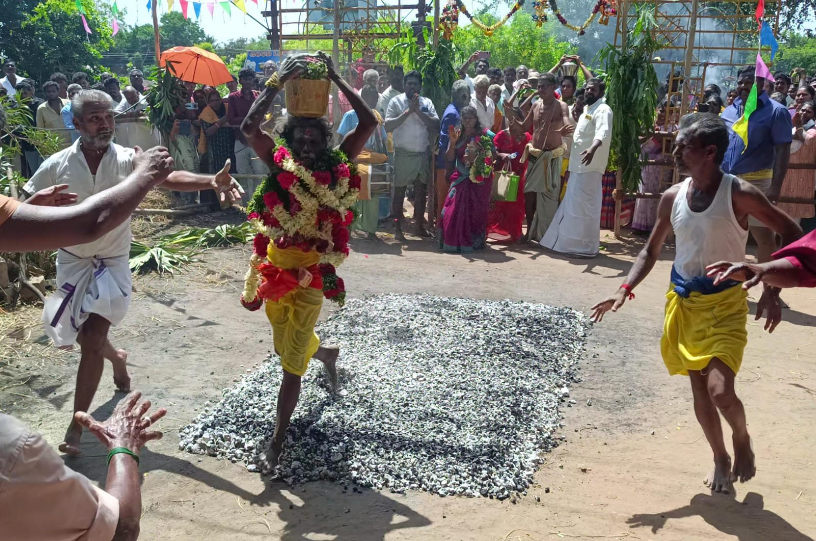 தேவகோட்டை புத்து முனீஸ்வரர் ஆலய 44 ஆம் ஆண்டு பால்குடம்